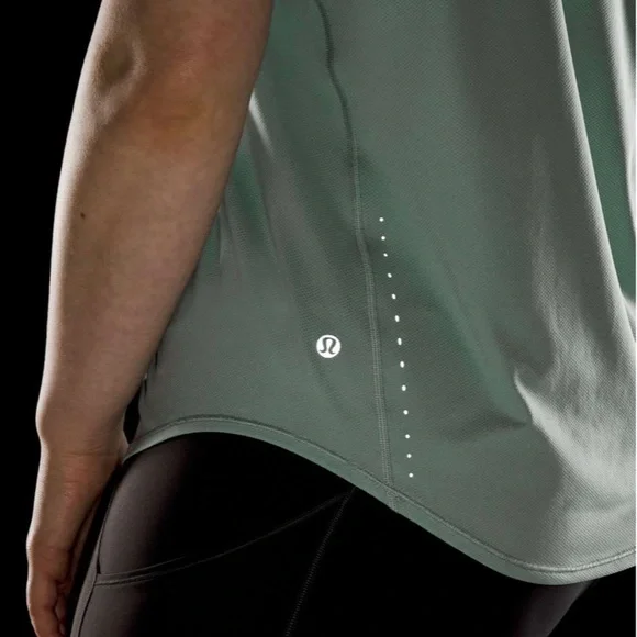 Lululemon Size 8 High-Neck Running and Training T-Shirt
Silver Blue Light Green - Picture 3 of 13